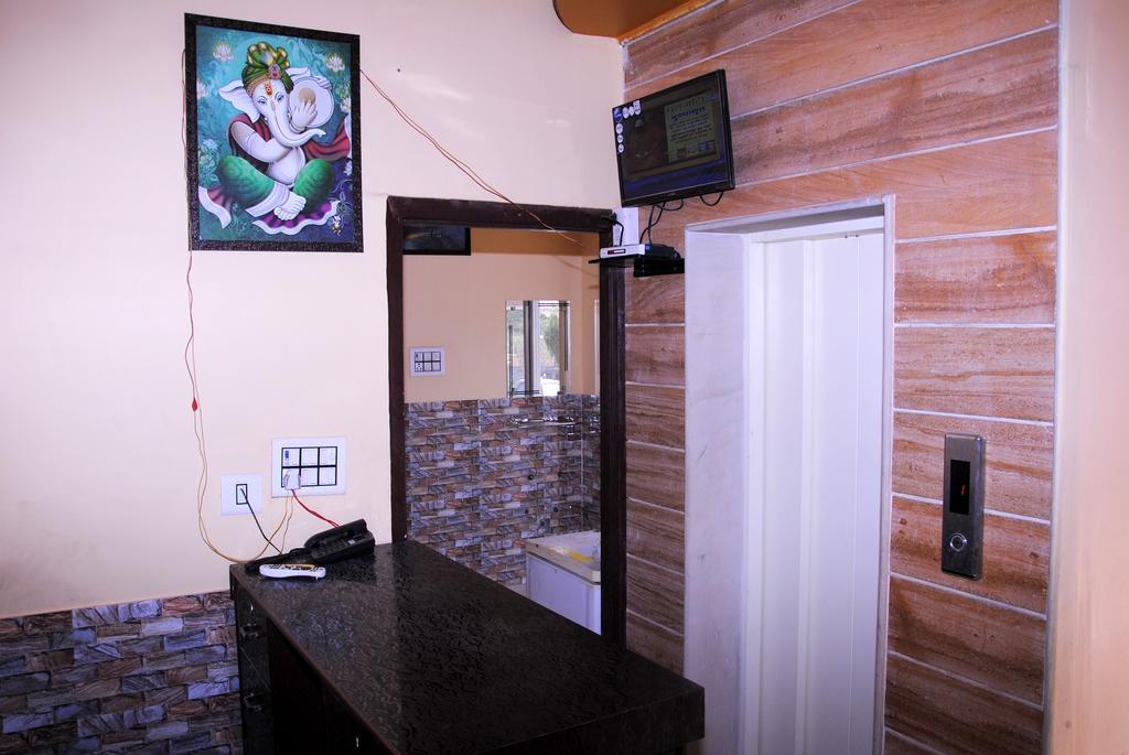 Meru Palace Guest House And Restaurant Tonk Buitenkant foto